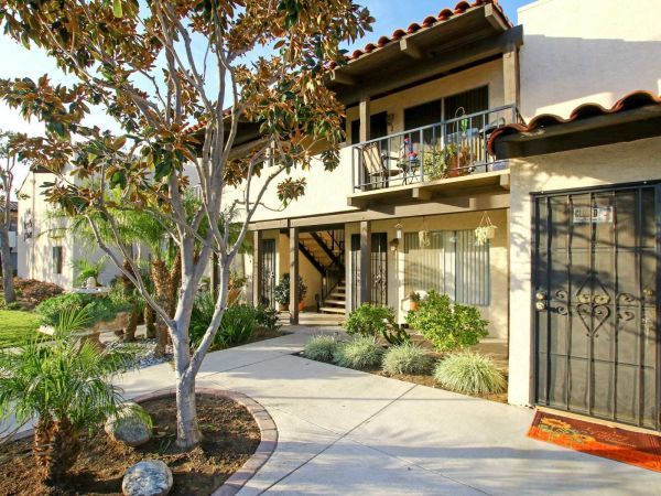 Exterior | Tustin Plaza Apartments