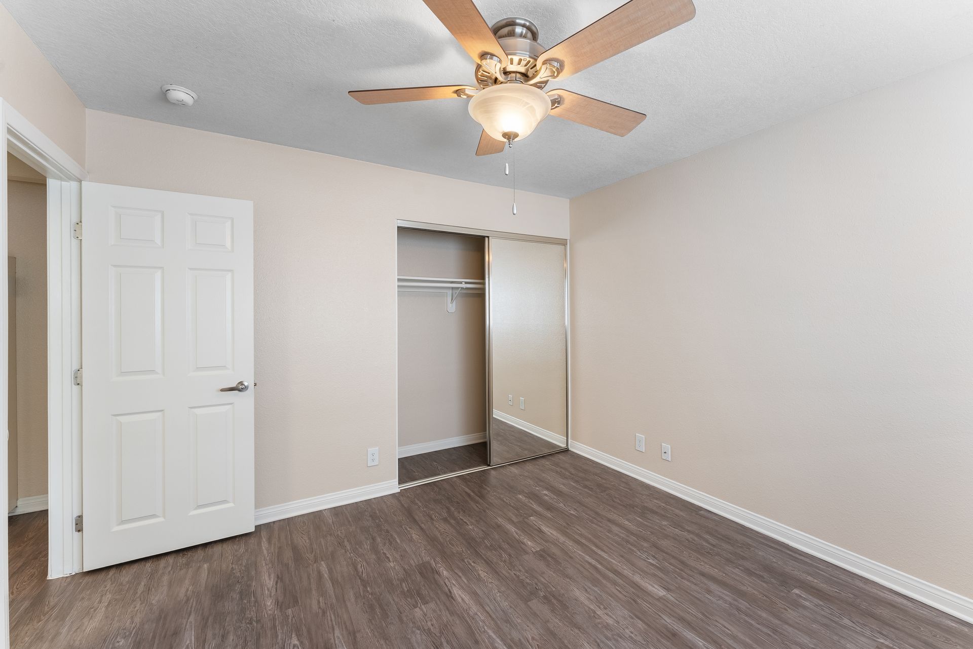 Cantabria bedroom with closet