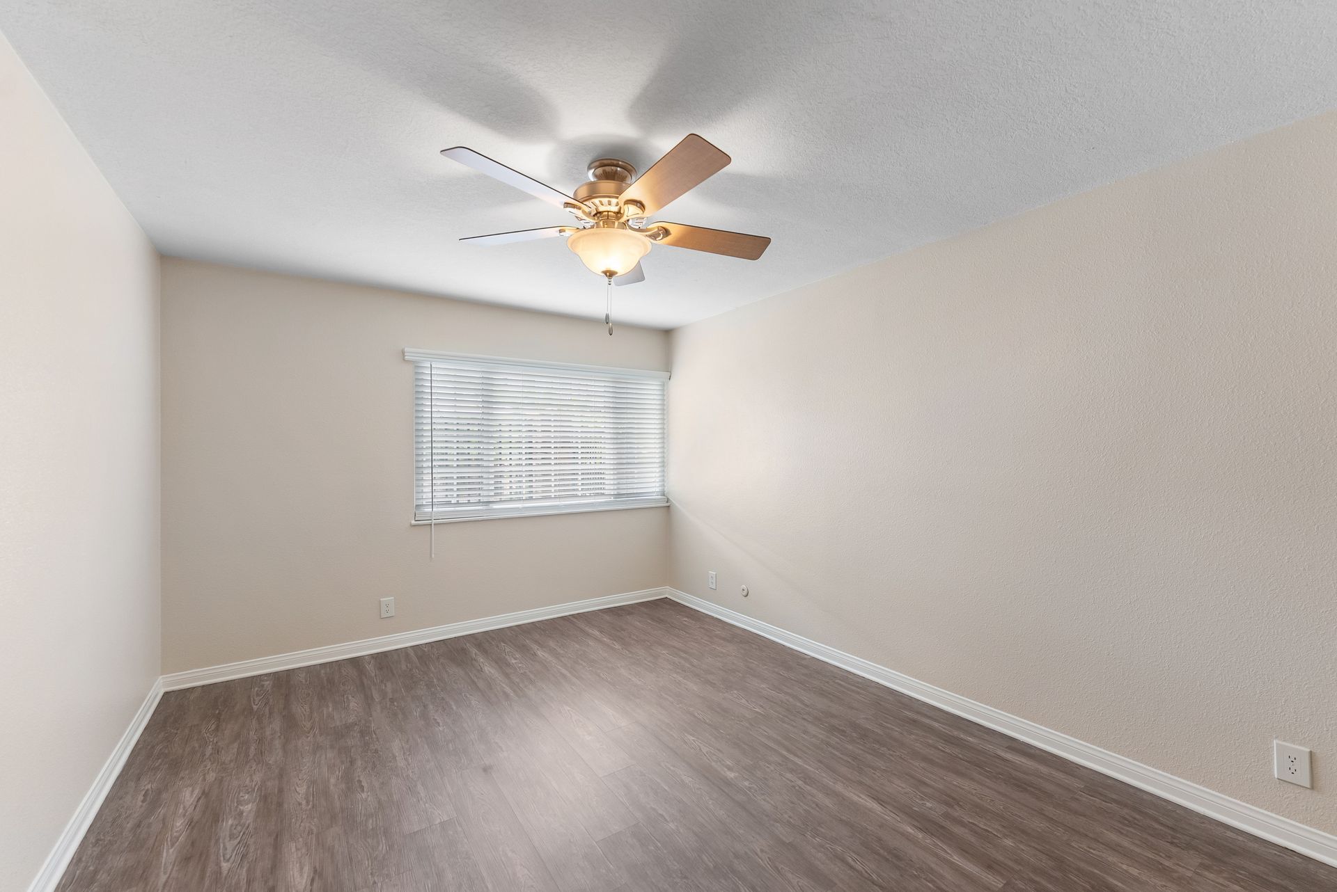 Cantabria bedroom with window