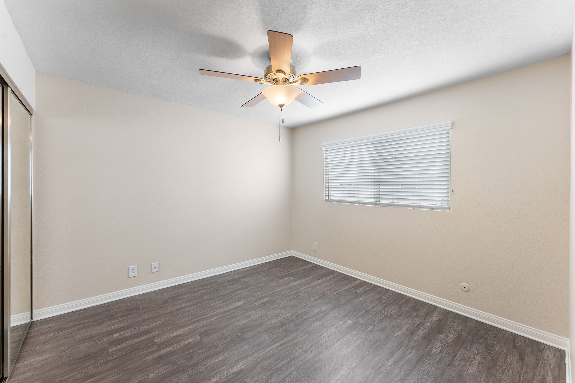 Cantabria bedroom with window