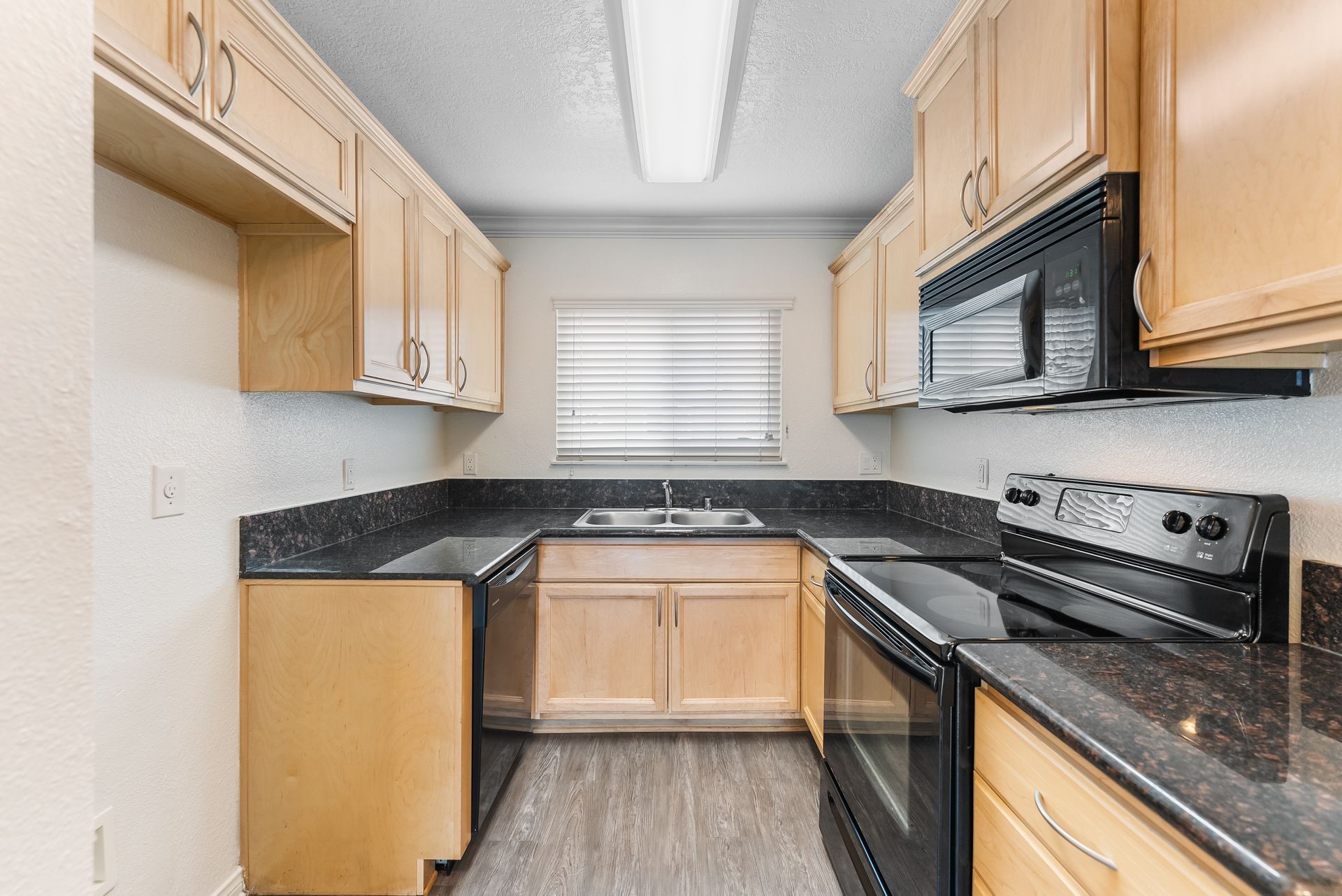 Cantabria kitchen straight on