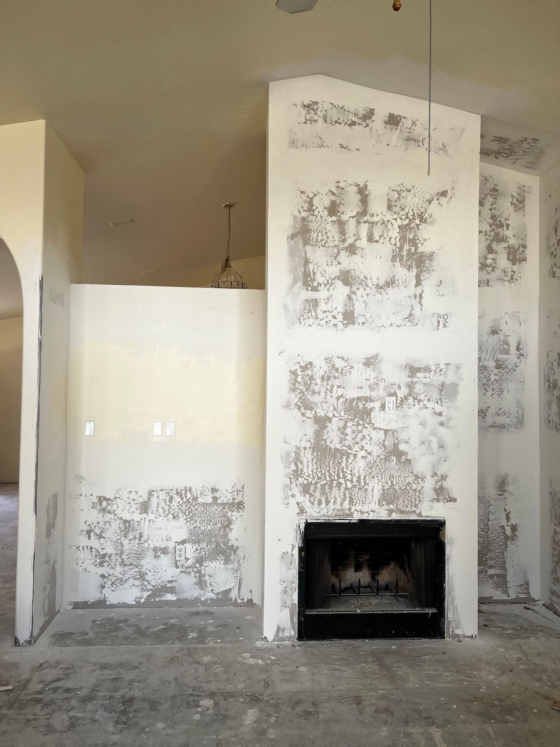 An empty room with a fireplace in the middle