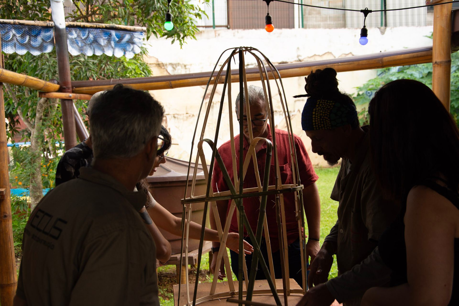 oficina-bonecos-vestiveis-de-carnaval-materiais-reaproveitados