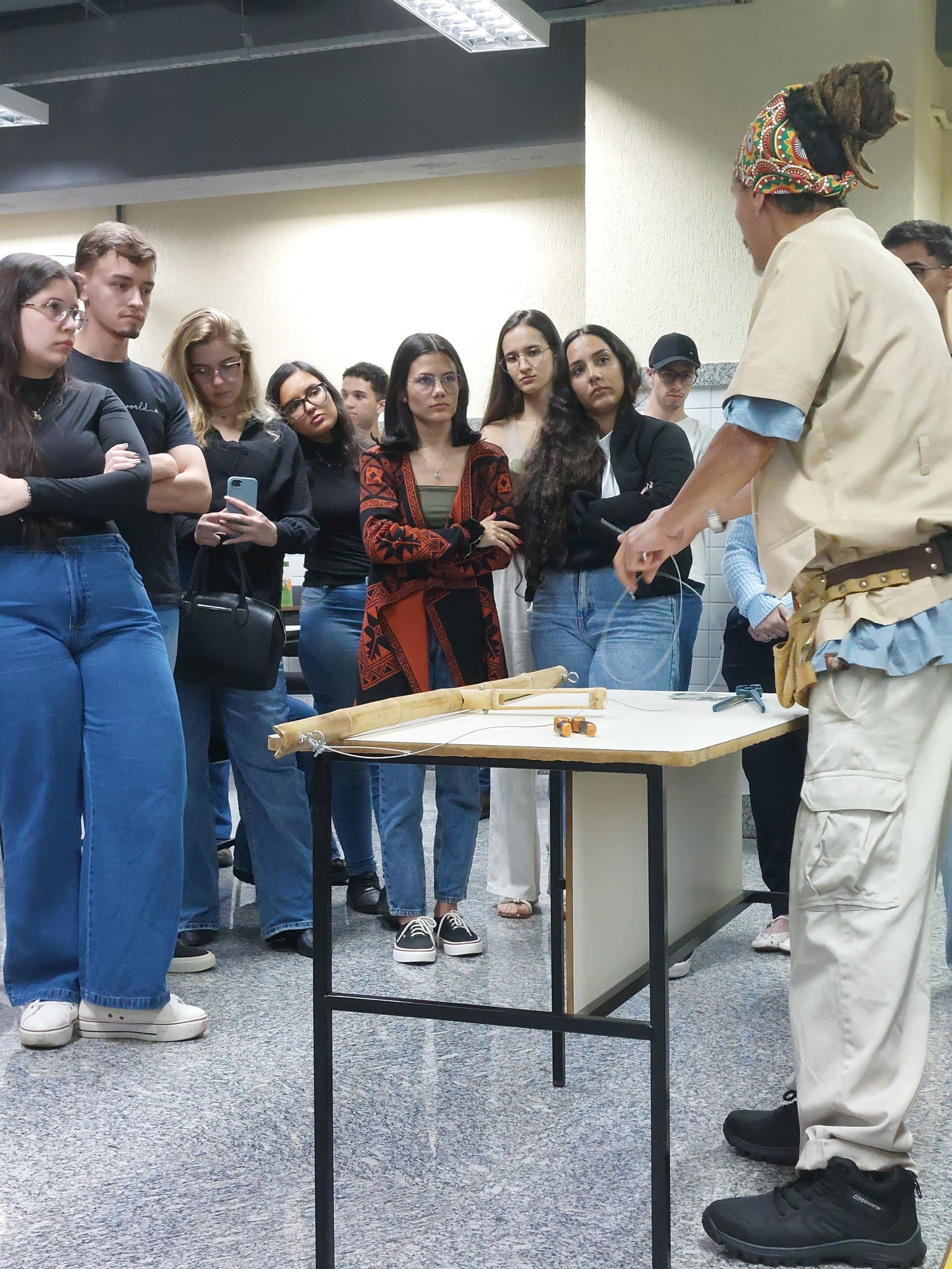 Oficina-estrutura-viga-vagão-com-bambu