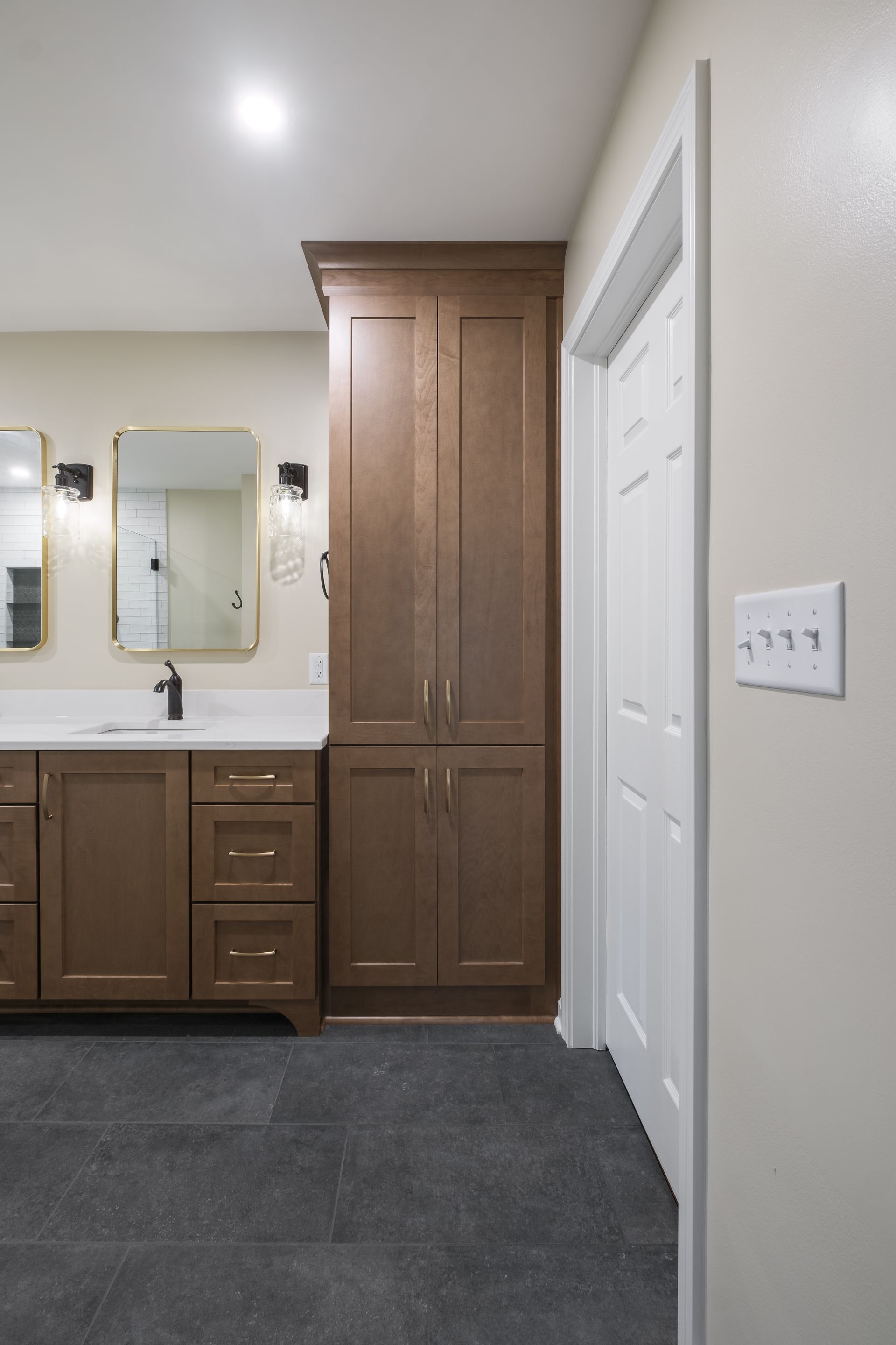 A bathroom with two sinks and two mirrors