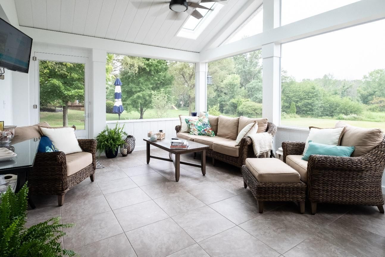 A living room with a lot of furniture and a ceiling fan.