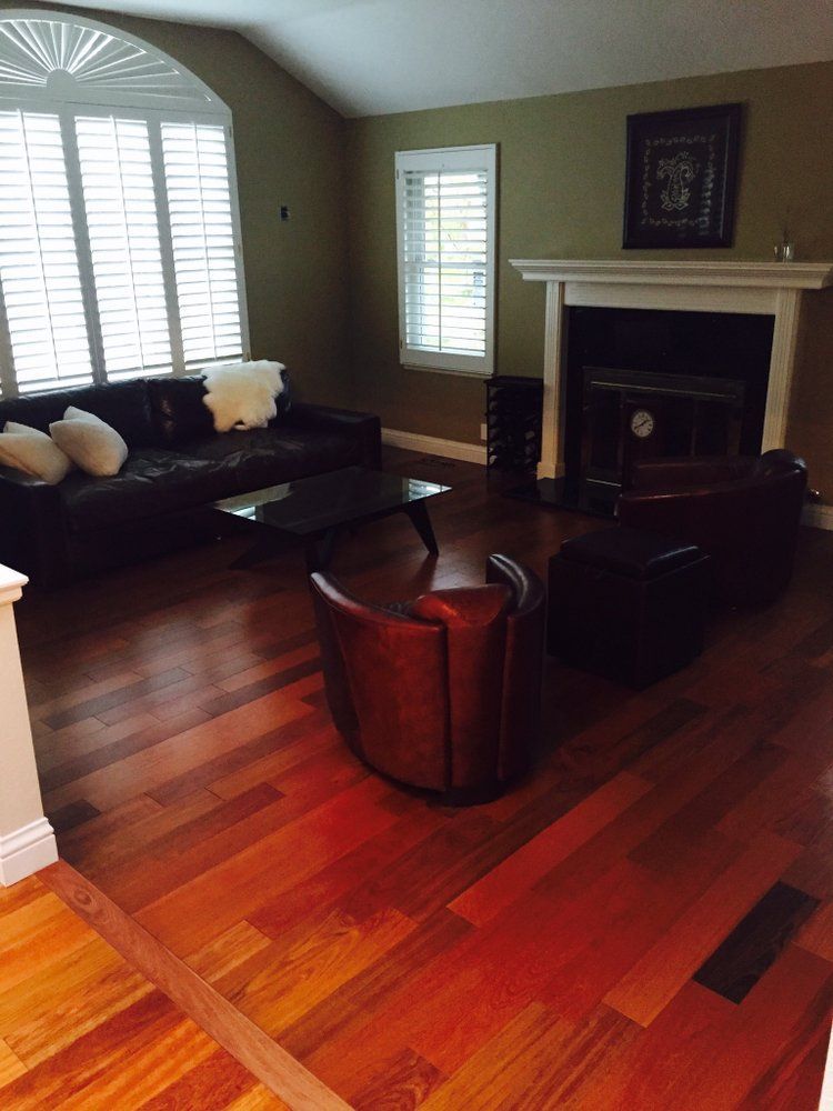 A living room with hardwood floors and a fireplace
