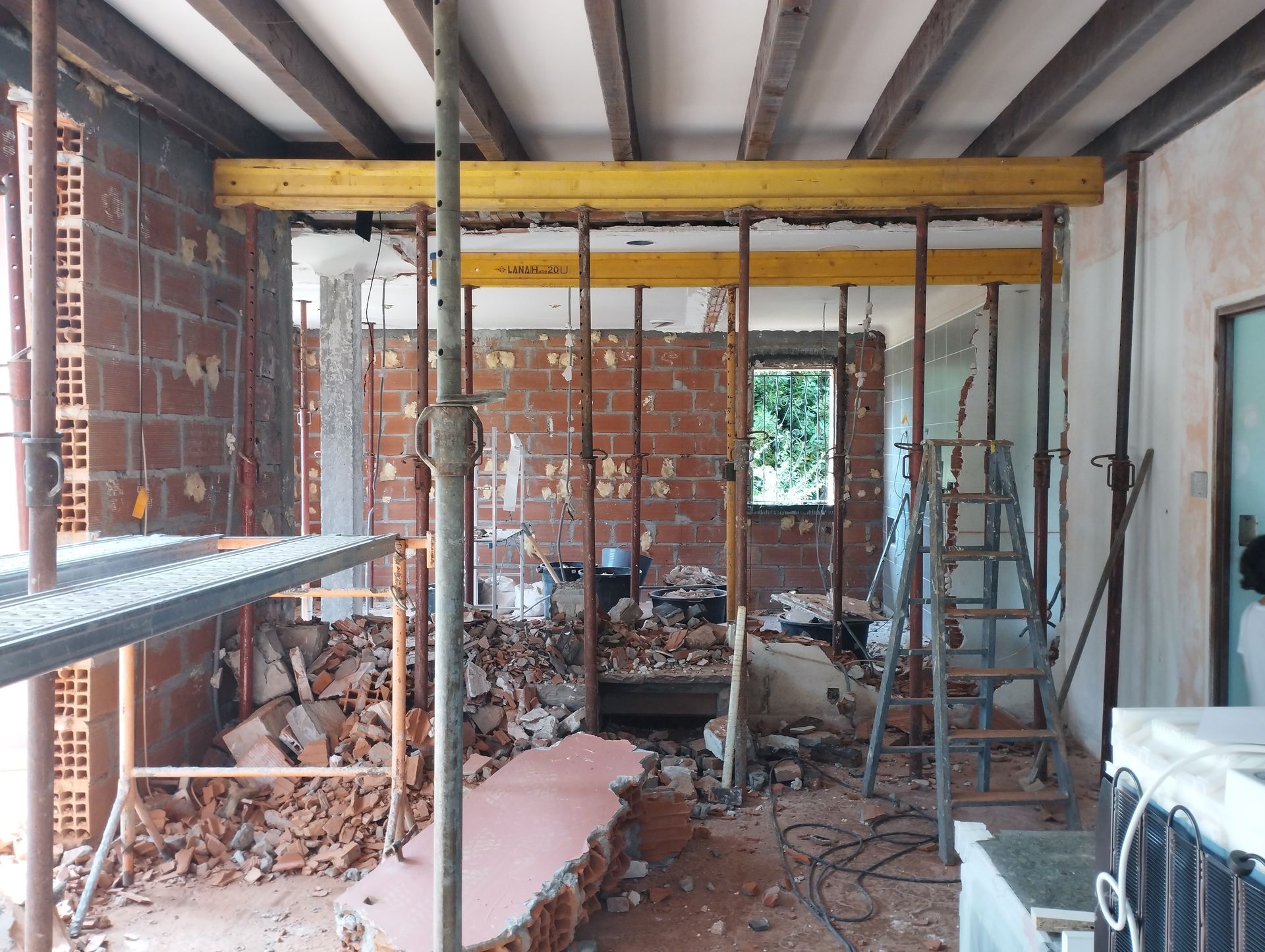 ouverture mur porteur et depose des murs en briquette