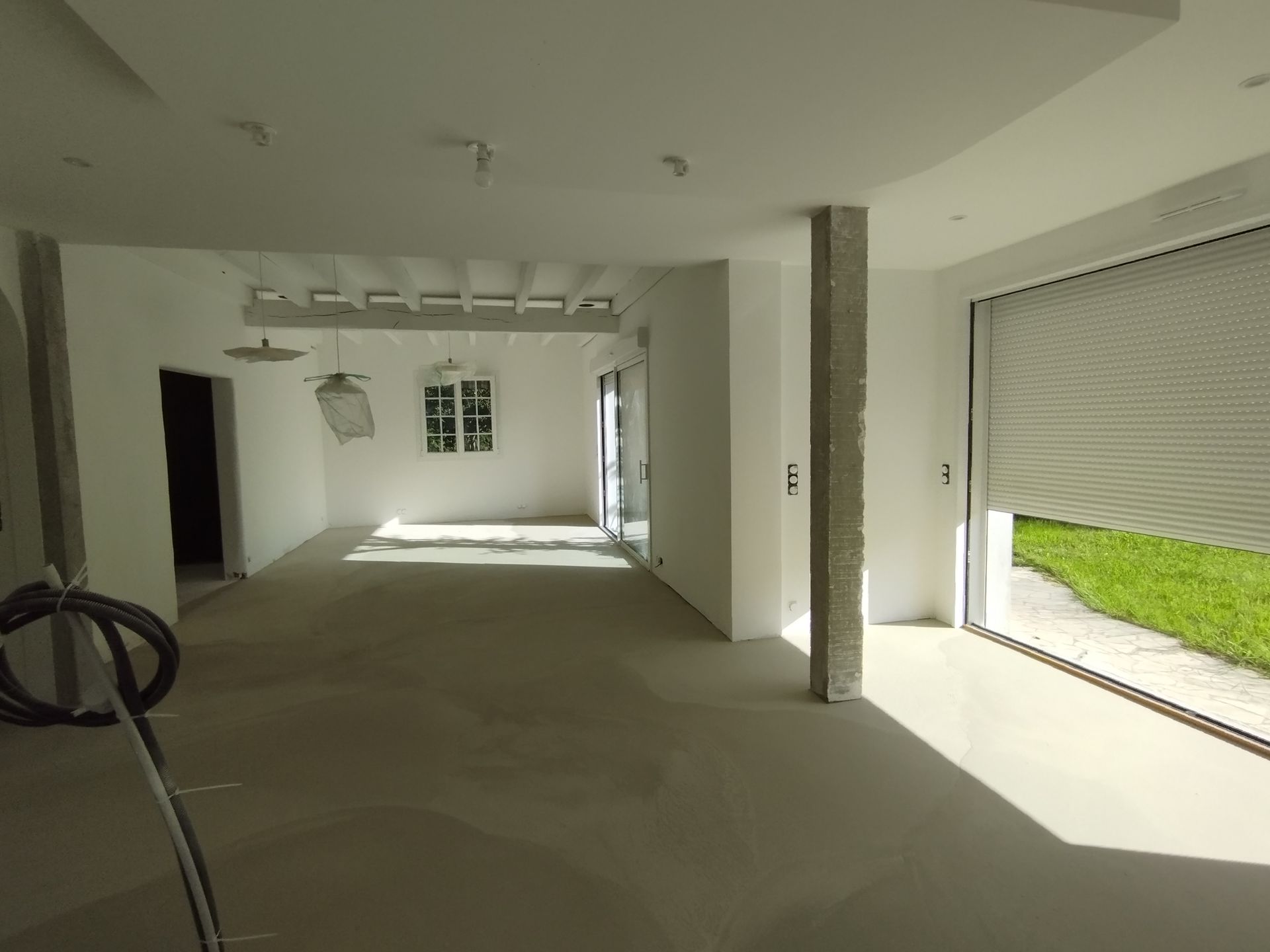 réalisation d'un réagréage, ouverture mur porteur et pose IPN, ouverture et agrandissement des fenêtres