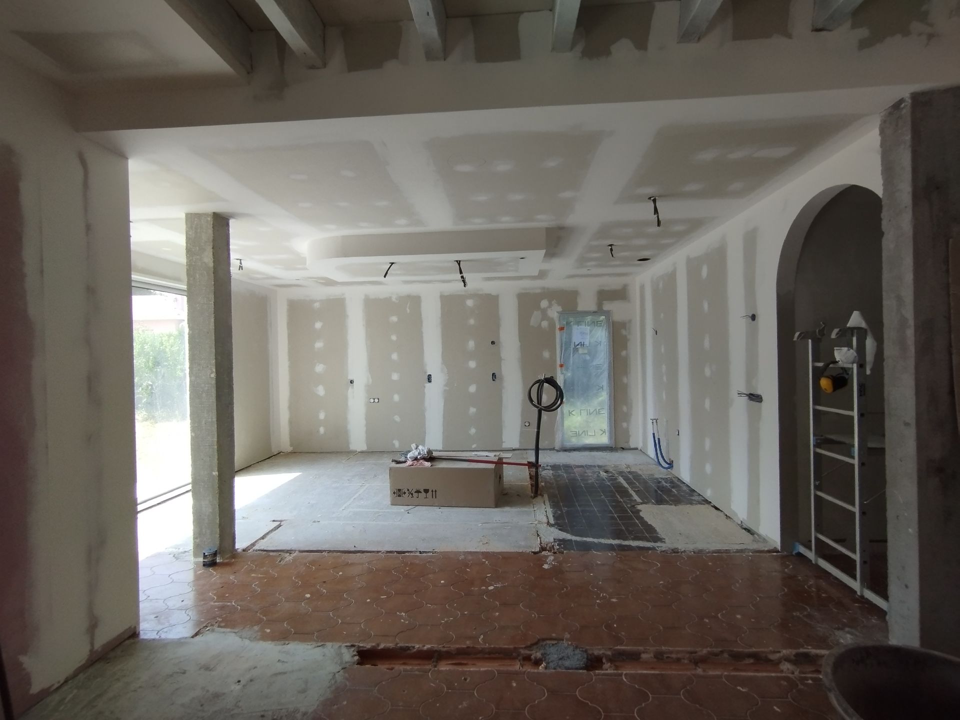 Plan de la maison après travaux avec la création d'un grand espace de vie comprenant cuisine salle a manger et salon, tourné vers le jardin