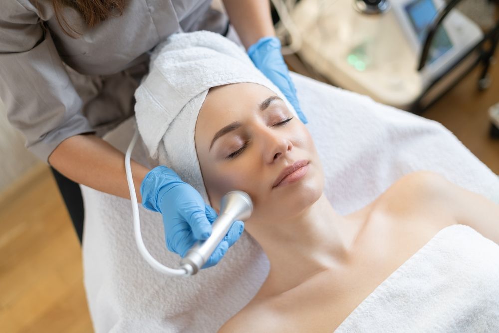 A woman is working on a woman 's eyelashes in a beauty salon
