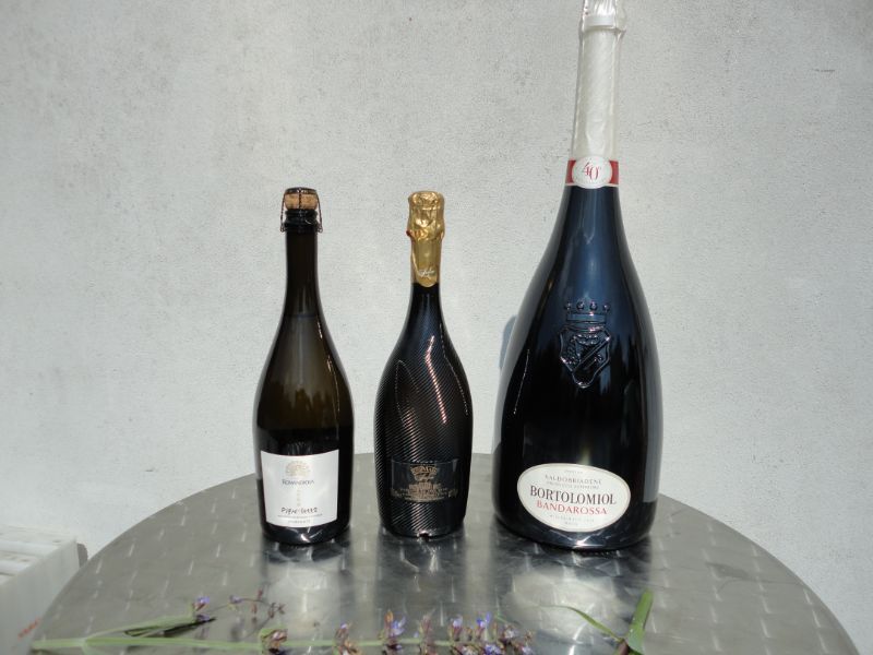 Servizio a domicilio di spumanti e vino