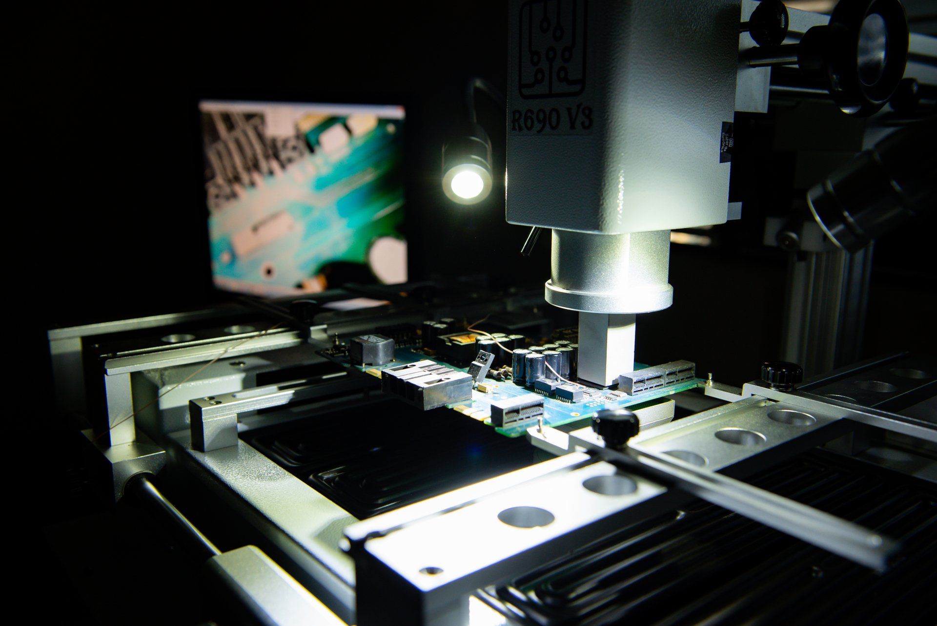 Uma máquina que diz x90 v3 nela