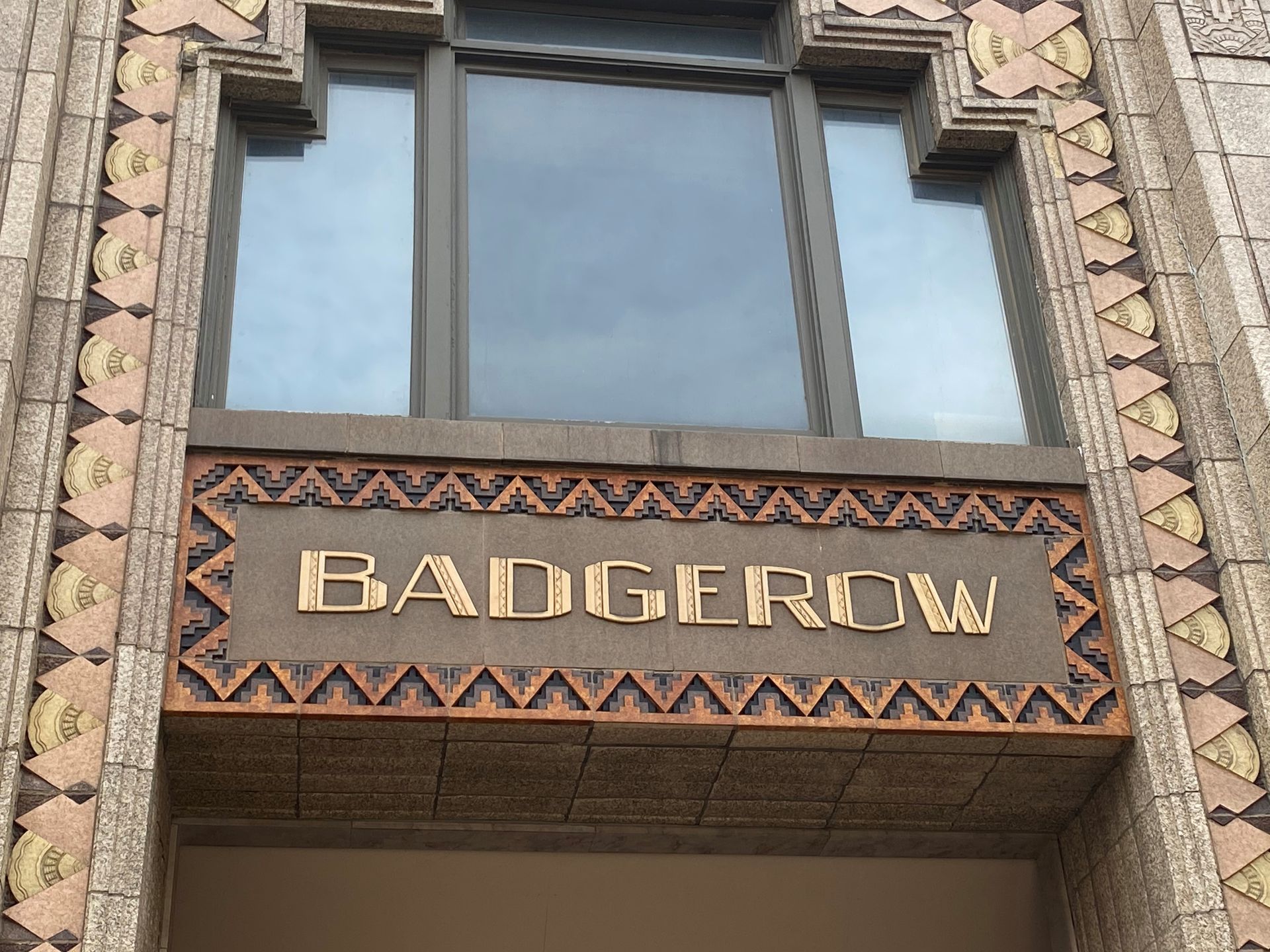 A building with a sign that says badgerow on it