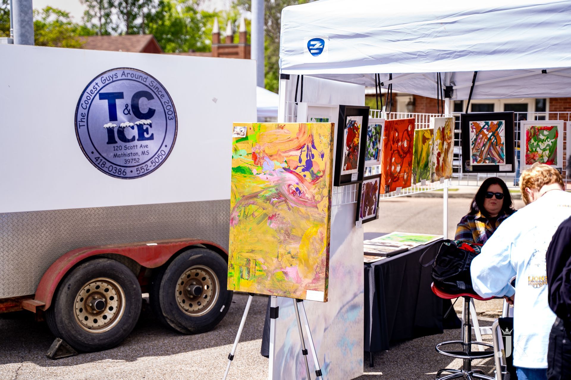 A trailer with the word tc ice on it