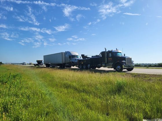 VJ's Towing & Rescue providing professional semi truck towing in Perrysburg, Ohio. Located at 26725 Eckel Rd, Perrysburg, OH 43551. Call (419) 874-3251 for 24/7 service.