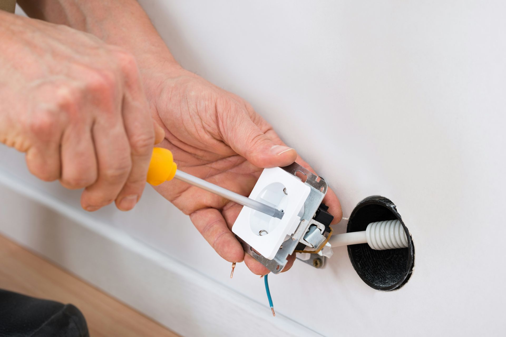 Outlet installation Austin, replacing a receptacle with code-compliant residential wiring