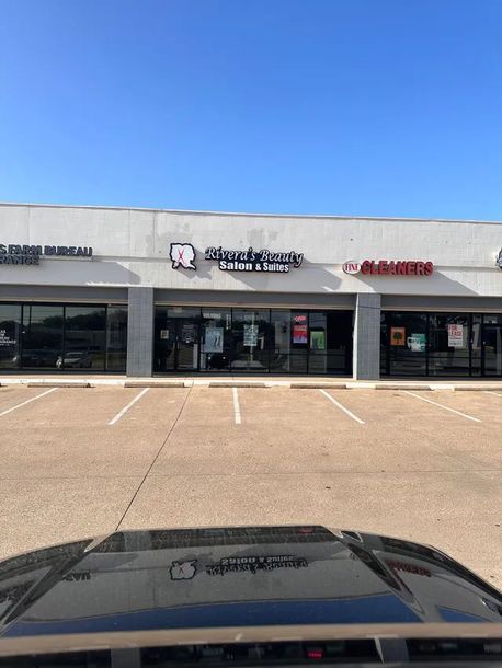 A strip mall with blue sky, the middle store is 