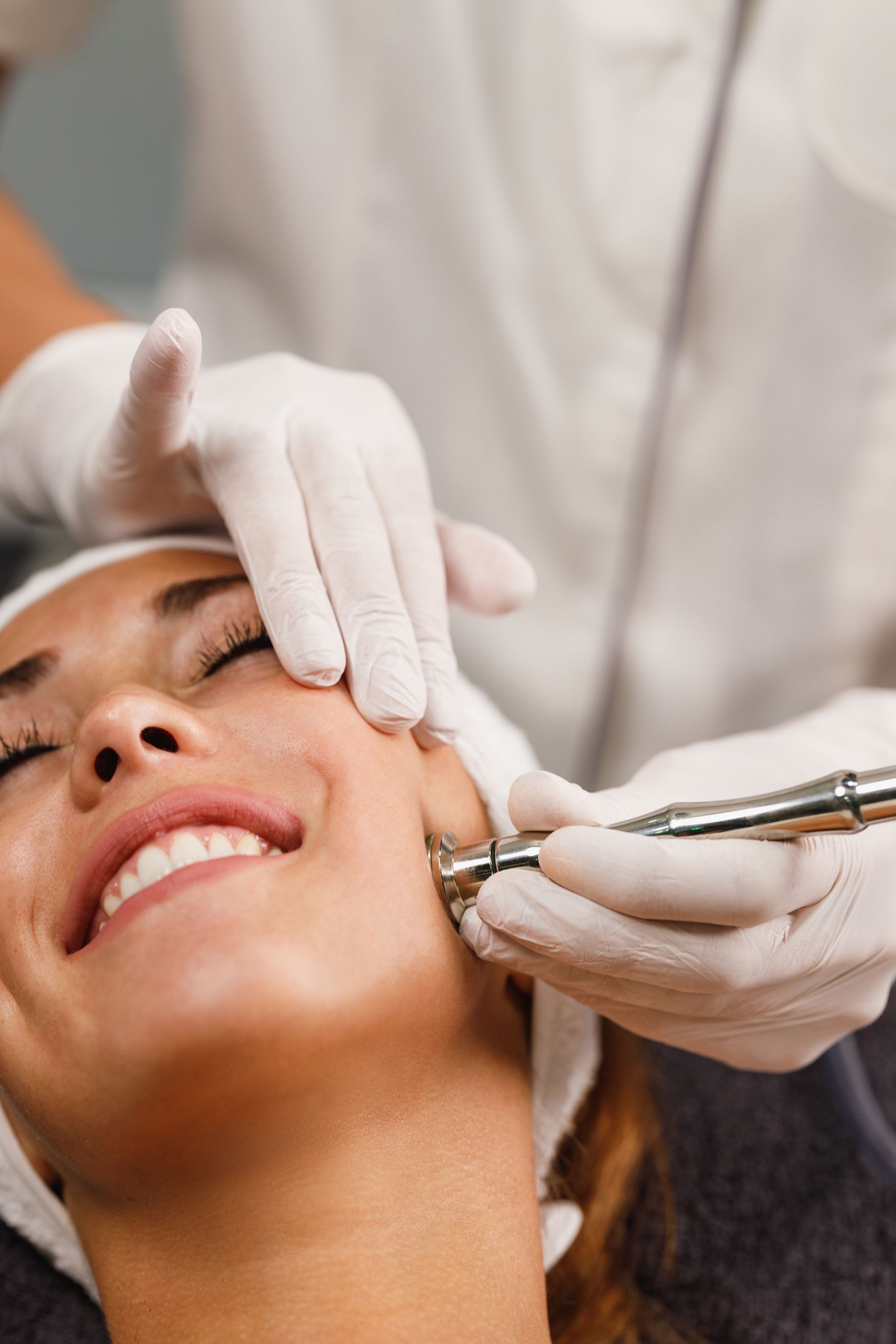 A woman is getting a facial treatment at a beauty salon.