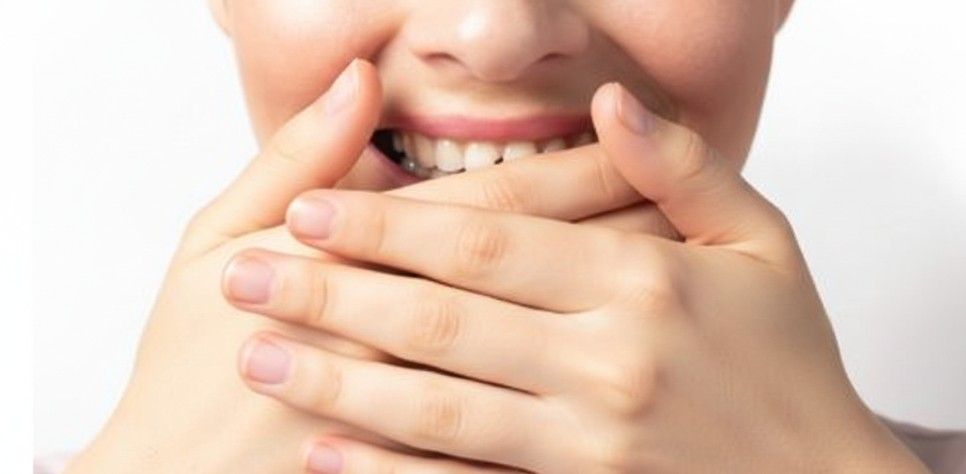 6 hábitos que prejudicam os dentes e como evitá-los