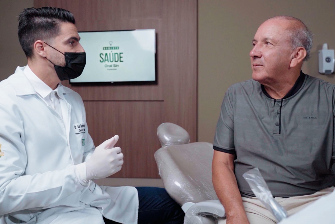 O que é implante dentário?