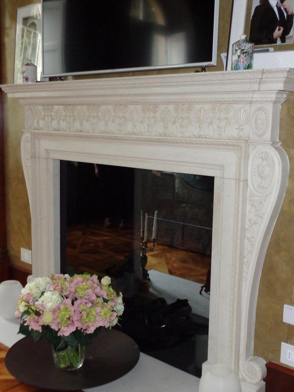 Camino in marmo bianco