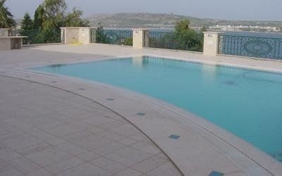 Piscina con curvatura