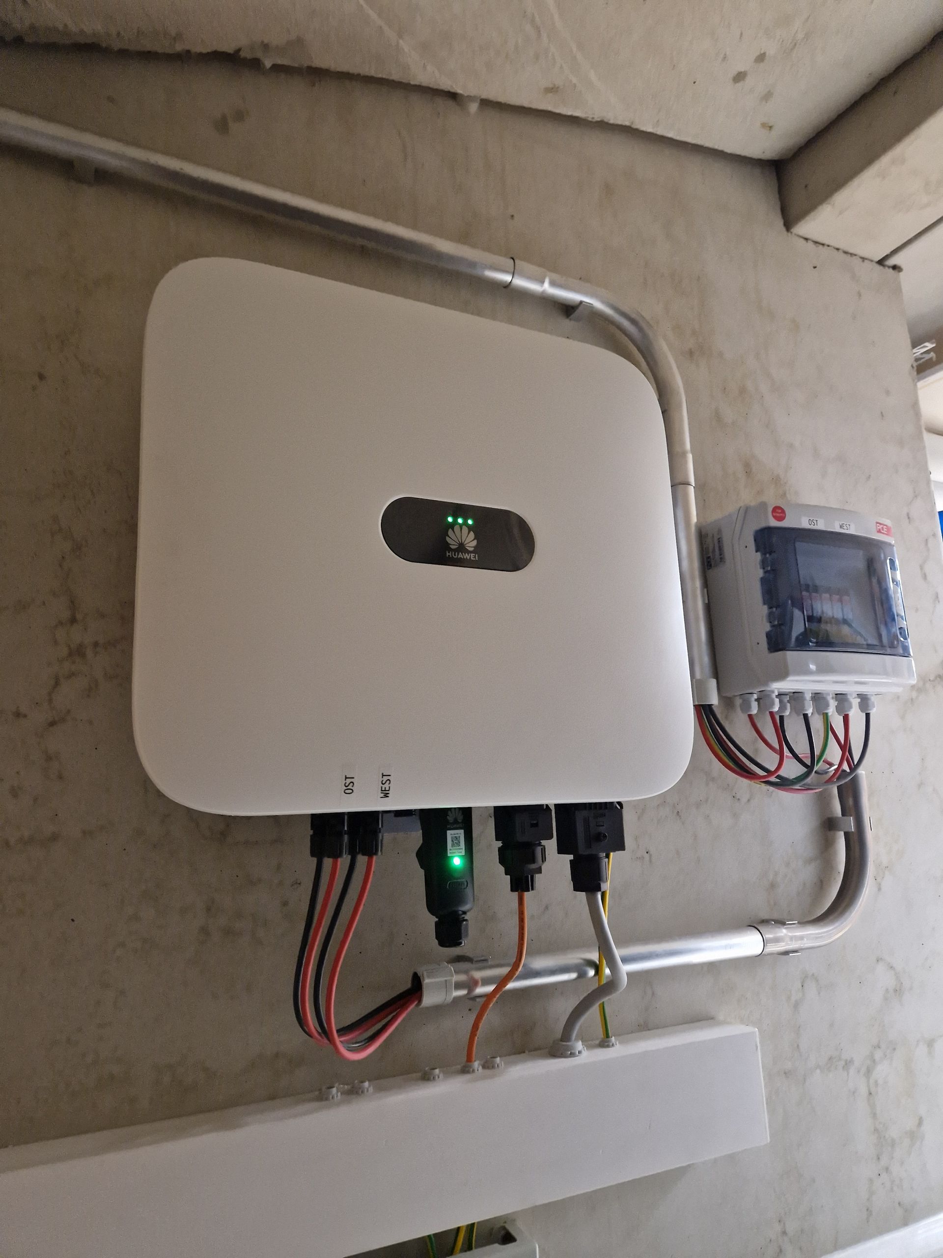 ein weißes Gerät mit einem huawei-Logo darauf