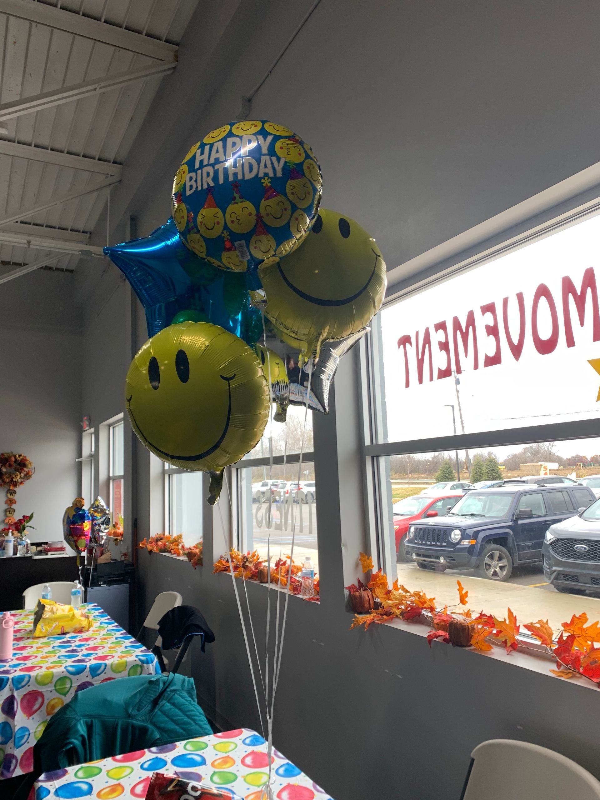 A bunch of balloons with one that says happy birthday on it