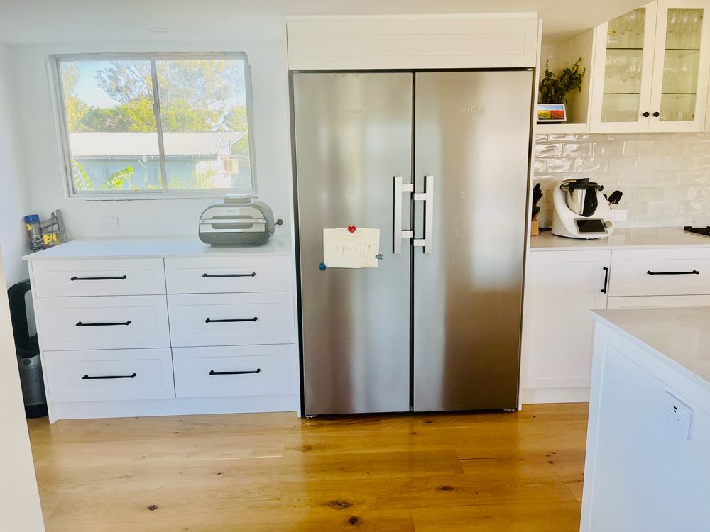 A White Custom Kicthen Cabinets