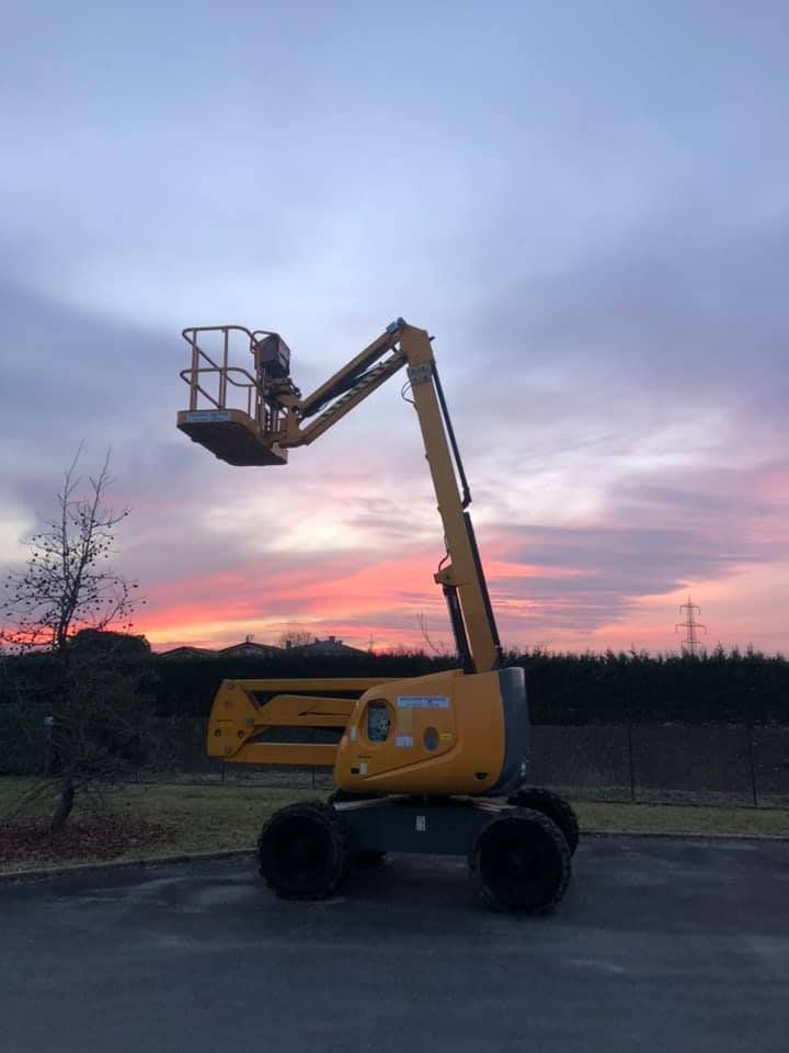 piattaforma aerea per lavori su facciate