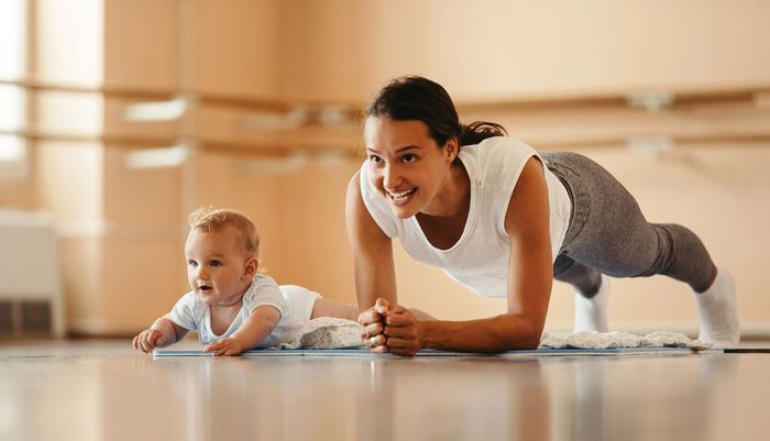 Mama-Pilates mit Baby