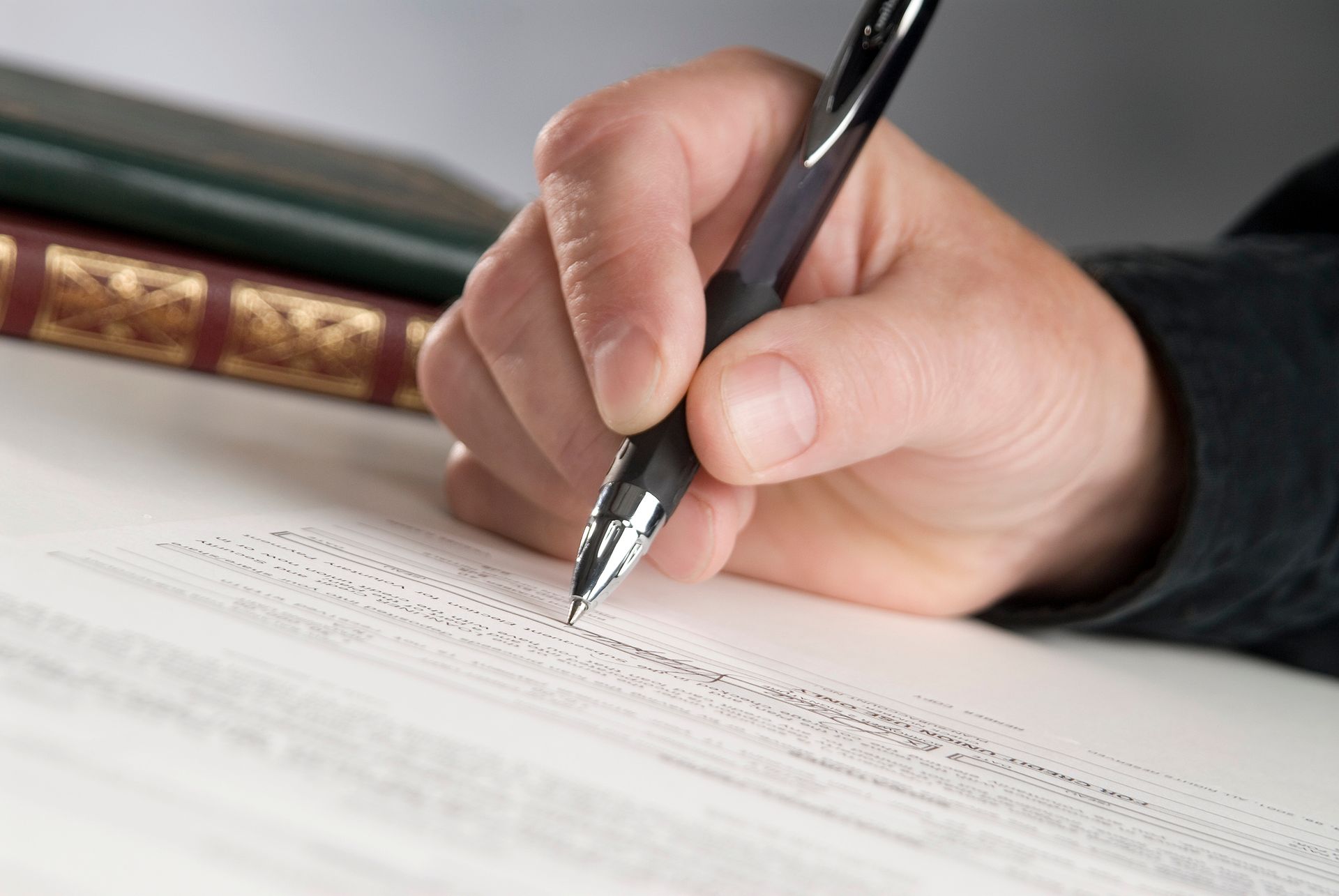 Signing Contract | Commercial & Residential Title Company | Benbrook, TX