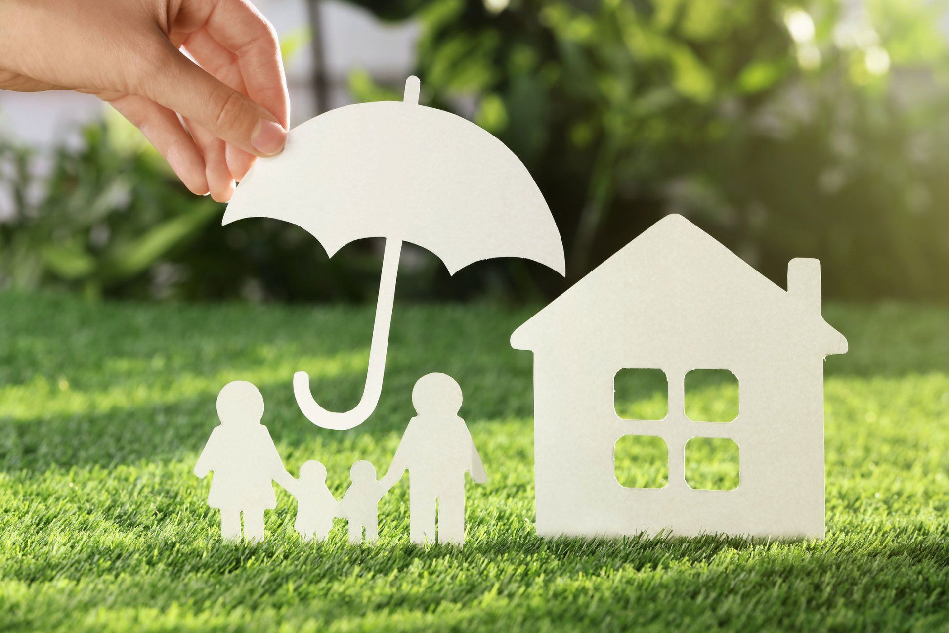 Семья, дом. Страхование жизни красивая картинка. Страхование зонт. Счастливая семья дом машина. Страхование семейный актив