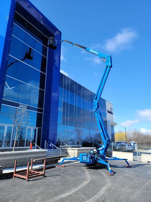 Window cleaning aerial boom lifts