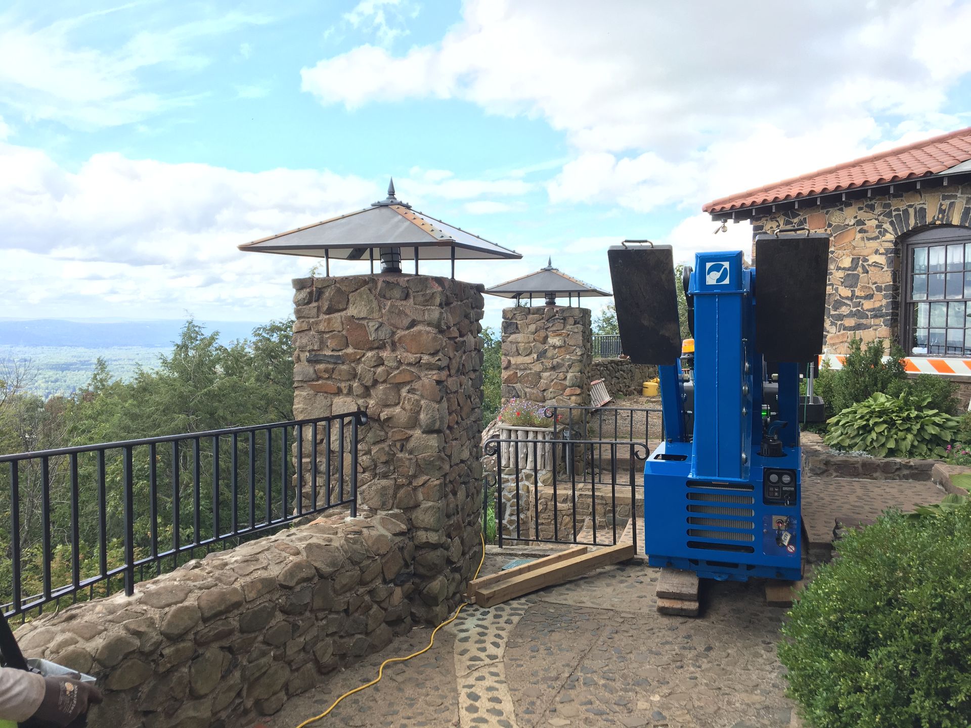 TRACCESS 230-75 CTE aerial Lift