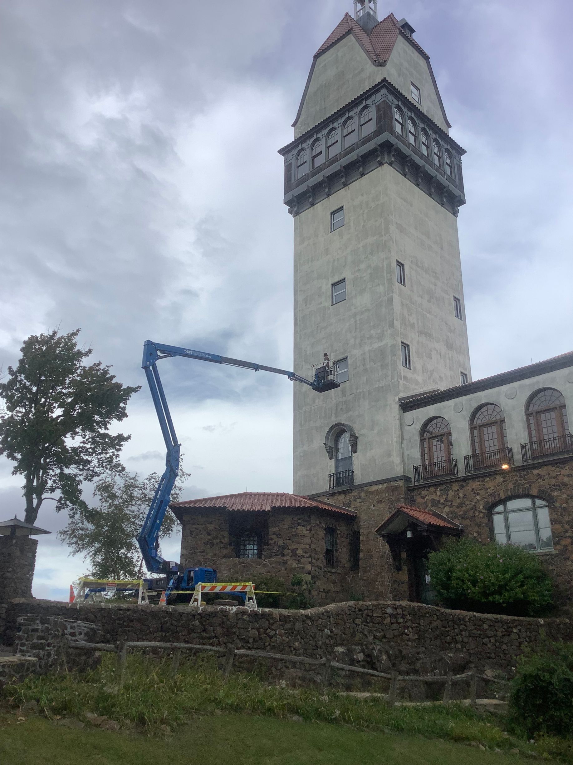 aerial lifts for facility maintenance