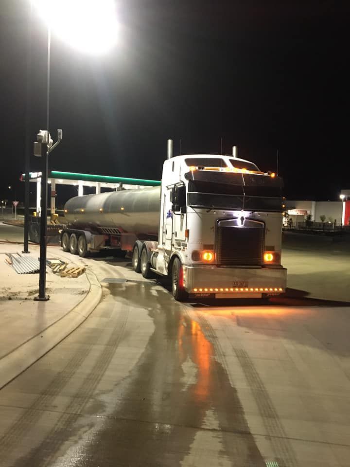 A Semi Truck Is Parked on The Side of The Road at Night — Stolzenberg Water Carriers in Chatsworth, QLD