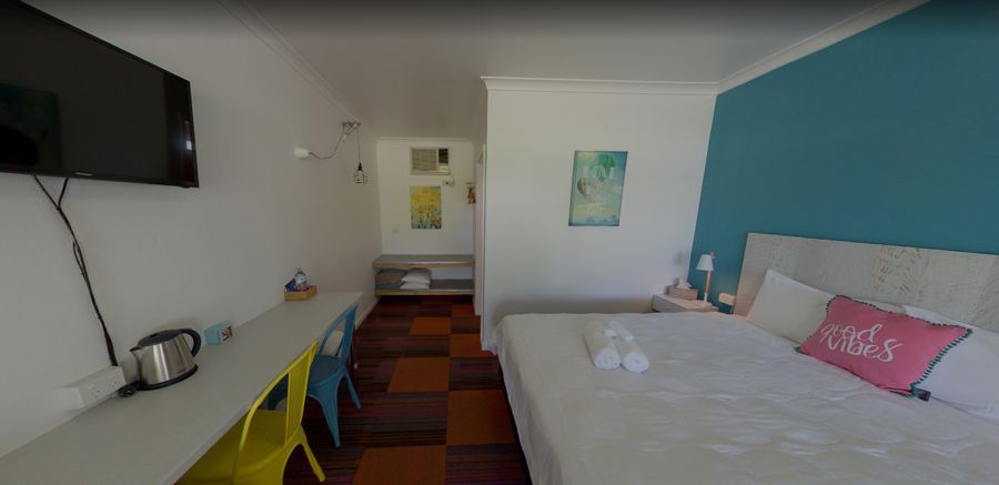 room-with-electric-kettle