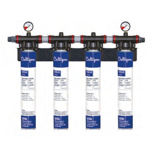 Una fila de cuatro cartuchos de filtro de agua Caligan