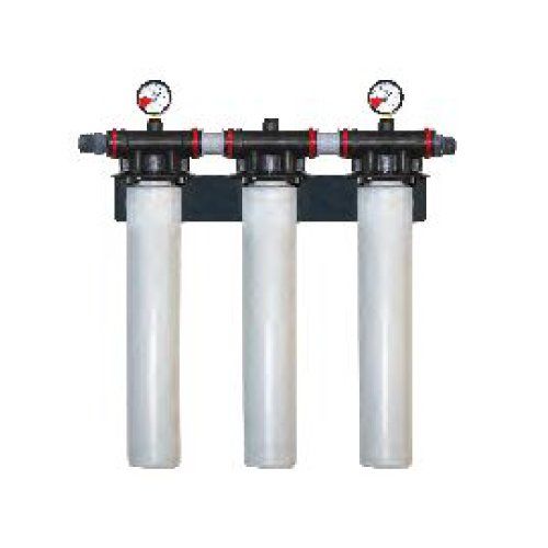 Una imagen de un filtro de agua con tres tubos y dos manómetros.
