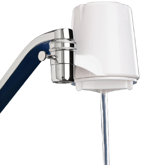 Un grifo con un filtro blanco adjunto.