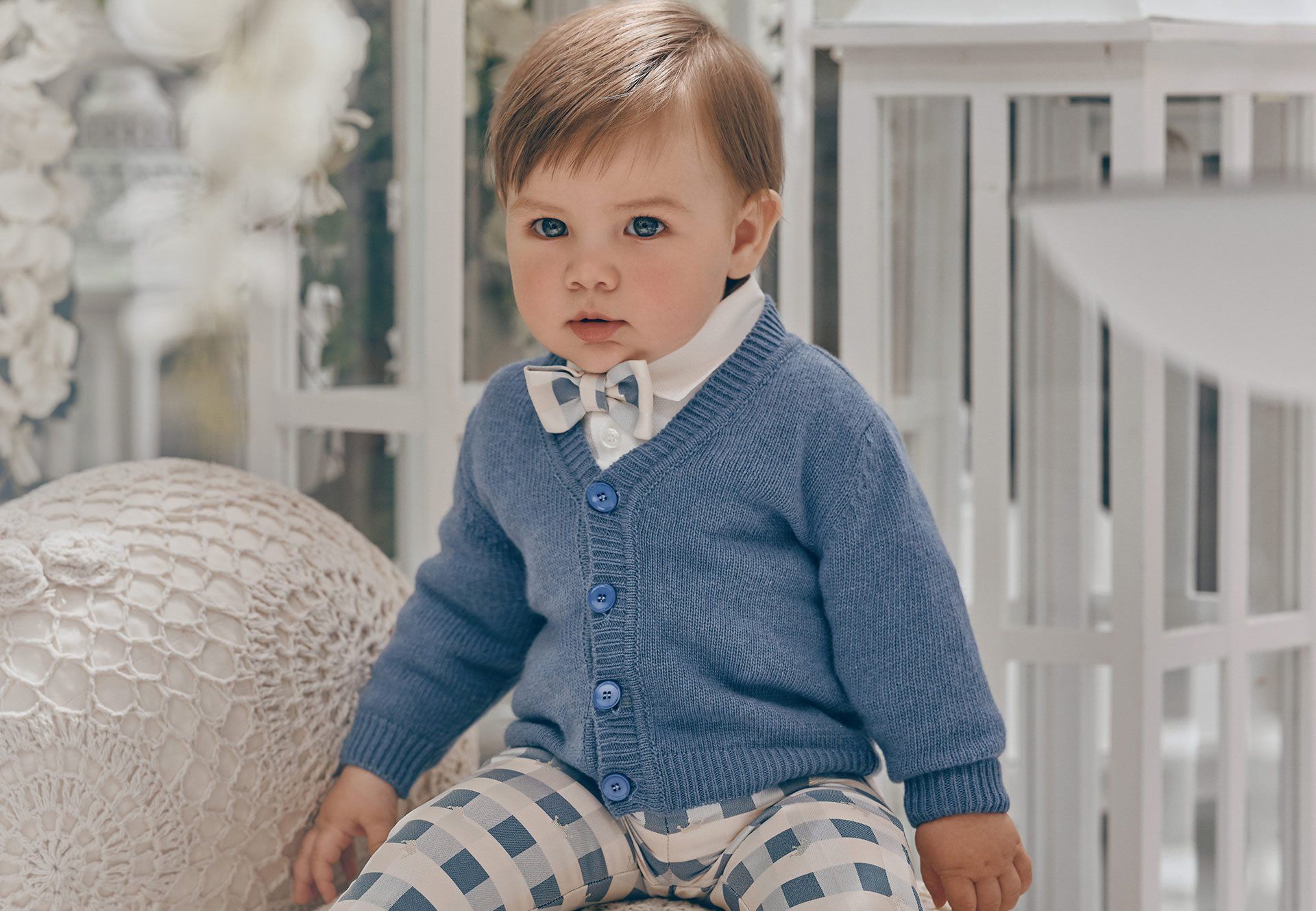 look cerimonia bambino con cardigan e papillon