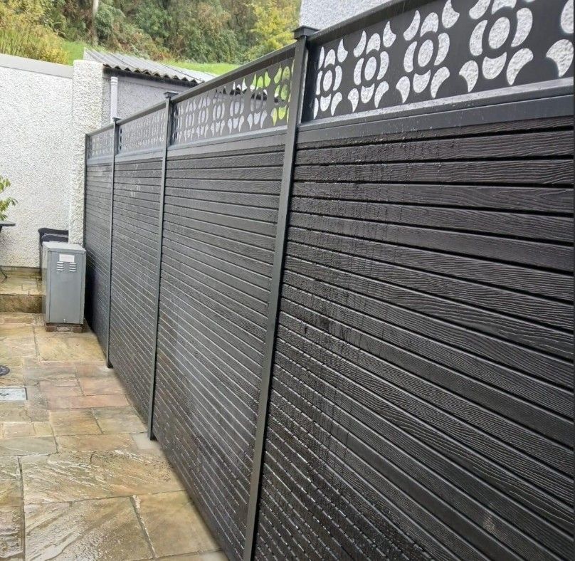 Composite Gates UK anthracite decorative trellis on of natural timber composite fencing