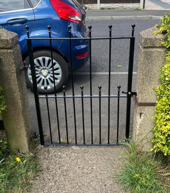 ball top garden metal gate Glasgow