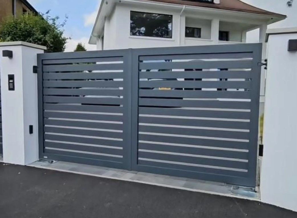 Modern metal driveway gates Gloucester