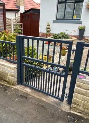 Composite Gates UK Chunky anthracite metal with matching wall railings