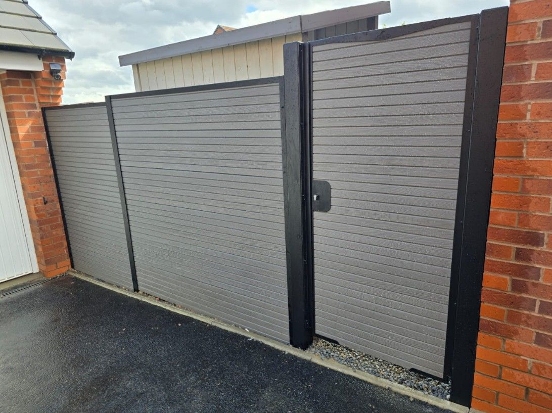 Light grey composite side gate