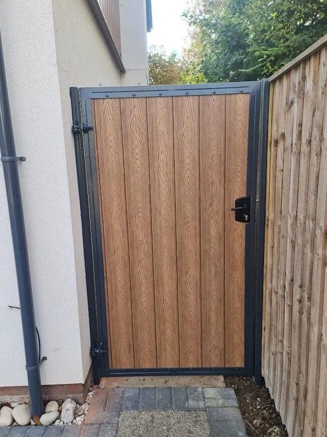 light oak composite gate side with anthracite grey frame