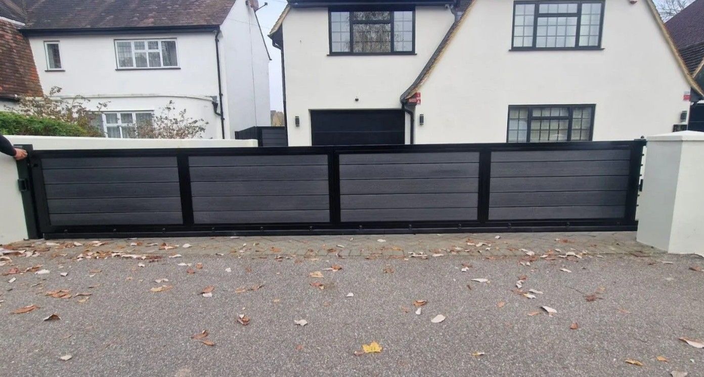 1m heigh x 3.5m long electric sliding gate in Basingstoke